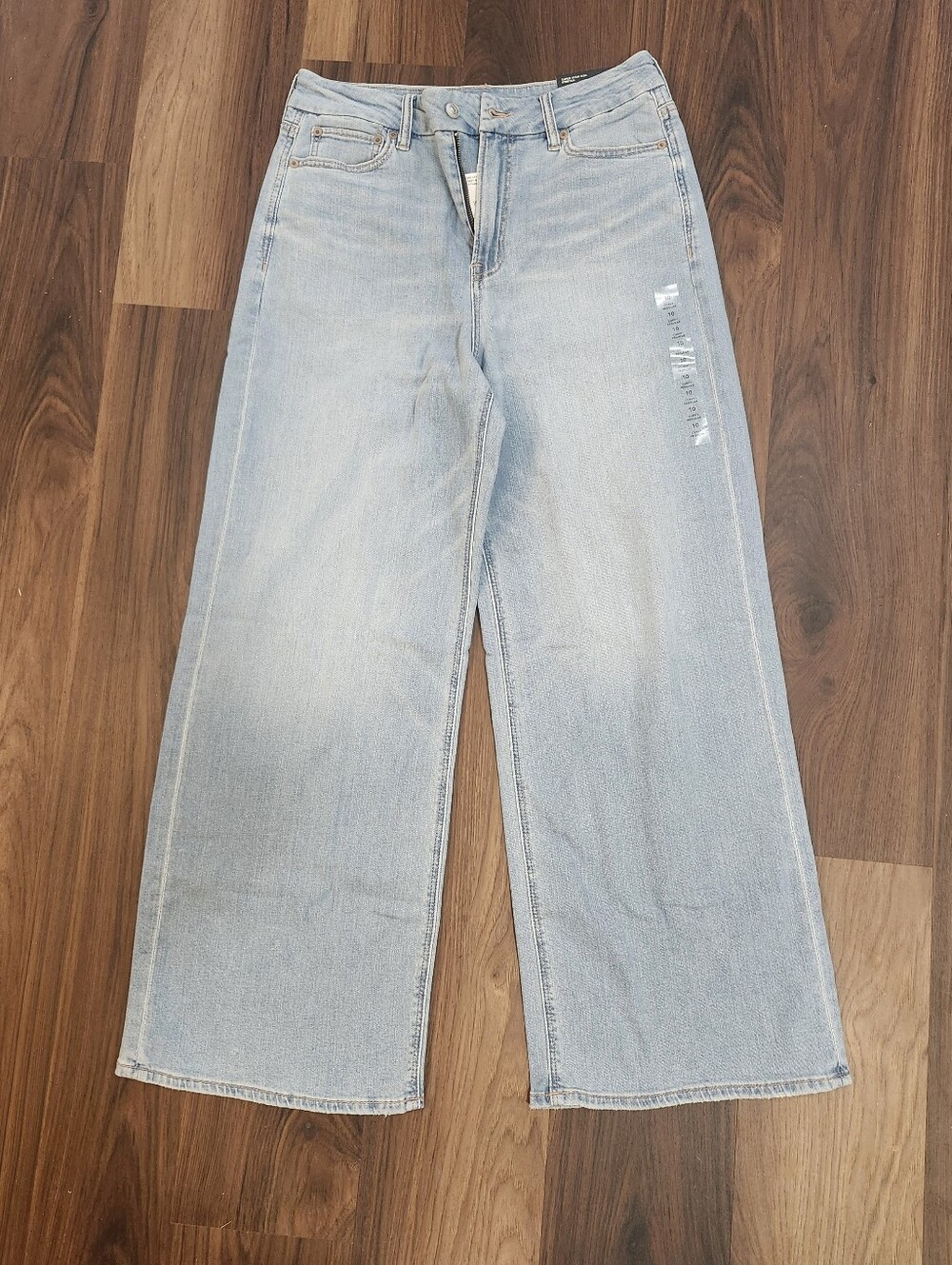 AE Curvy Super High-Waisted Baggy Jean - Size 10 Regular - Light Wash - NWT